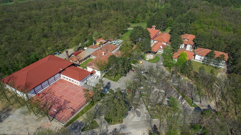 Hotel Sumarice Kragujevac Bagian luar foto